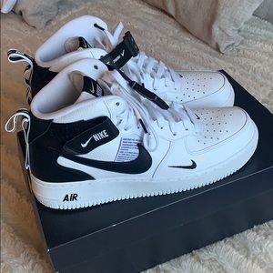 Men’s Air Force 1s mid